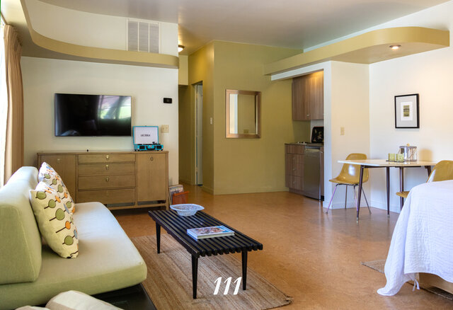 Image 4 for Hideaway Suite