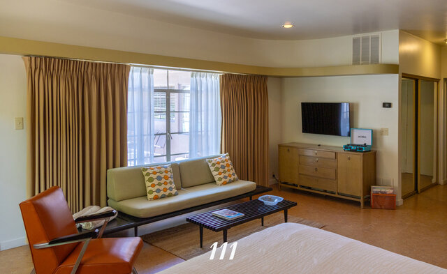 Image 3 for Hideaway Suite