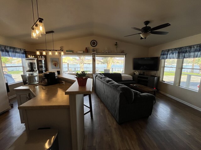 Image 6 for R-A3 Waterfront 2 Bed Rental