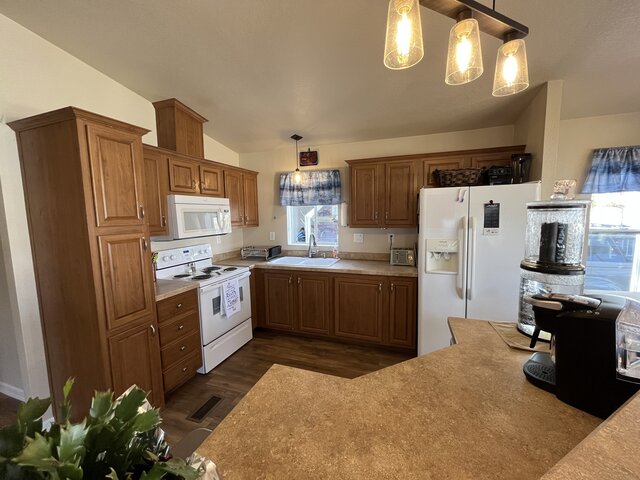 Image 17 for R-A3 Waterfront 2 Bed Rental