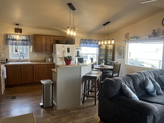 Image 8 for R-A3 Waterfront 2 Bed Rental