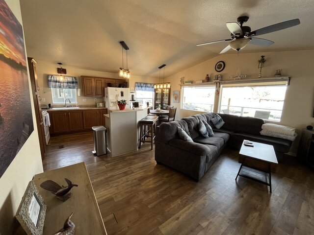 Image 9 for R-A3 Waterfront 2 Bed Rental