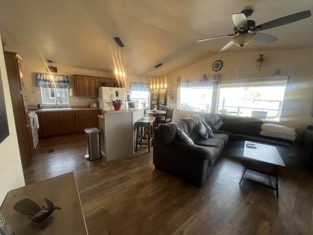 Image 18 for R-A3 Waterfront 2 Bed Rental