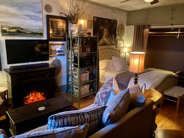 Image 7 for Pine Cone