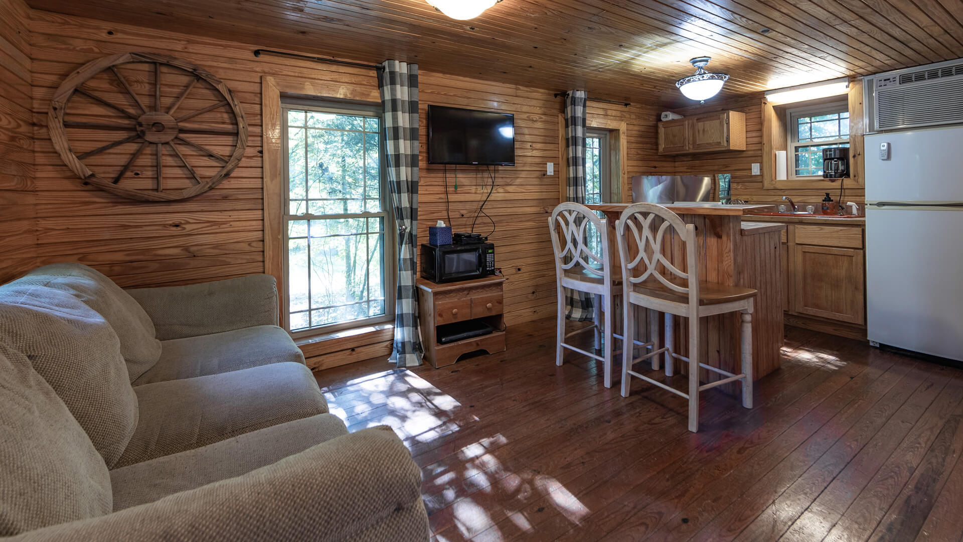 RiverView Cabins and Canoes The Little Log Cabin