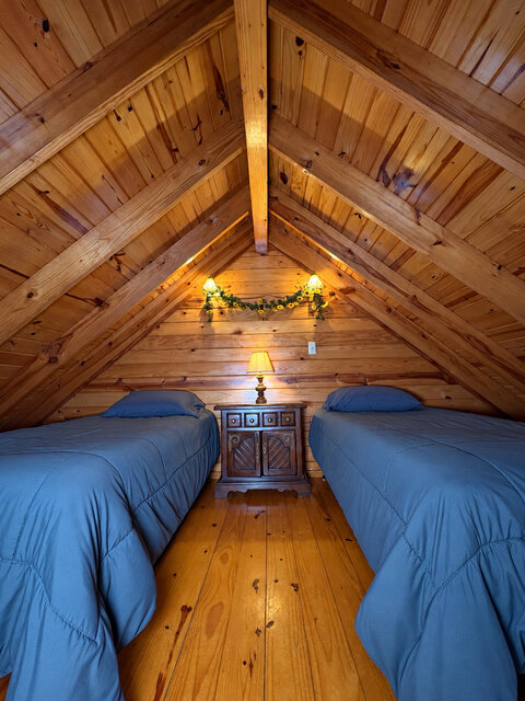 Image 4 for 04) Sunflowers (sleeps 4)