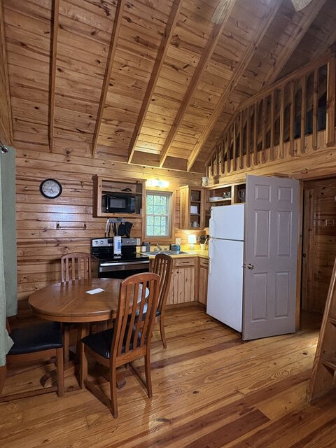 Image 2 for 04) Sunflowers (sleeps 4)