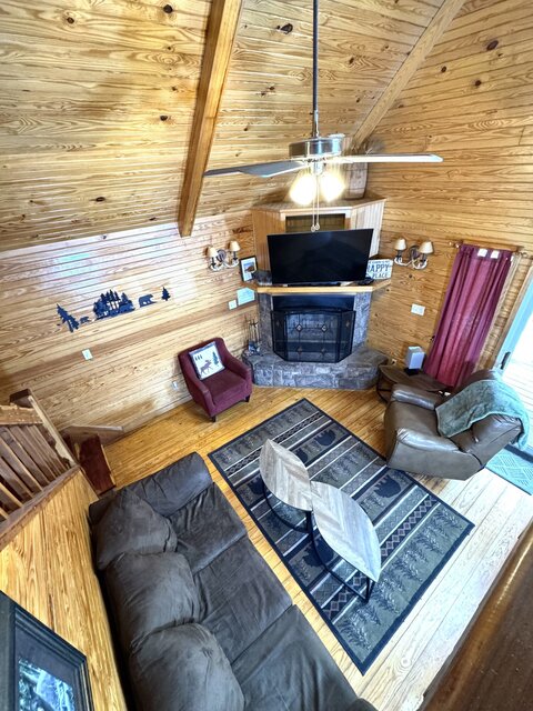 Image 3 for 10) The Bear's Den    (sleeps 8)