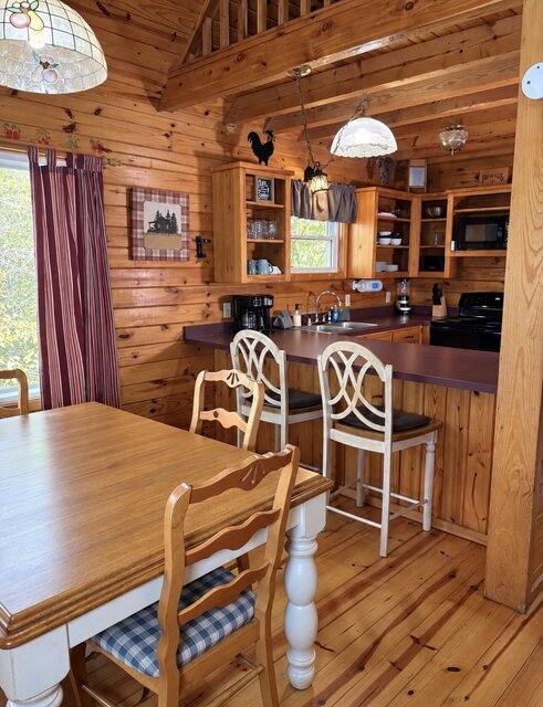Image 3 for 06) Country Charm  (sleeps 7)
