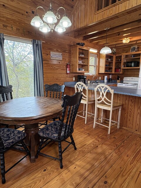 Image 1 for 07) Home Sweet Home (sleeps 6)