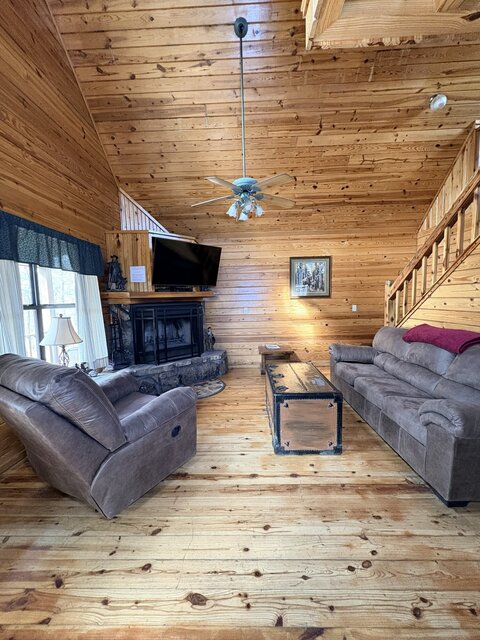Image 2 for 01) The Ranch House                    (sleeps 6)