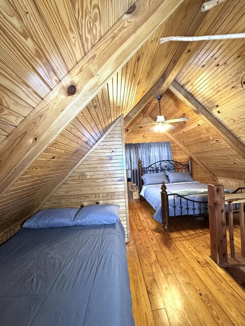 Image 6 for 10) The Bear's Den    (sleeps 8)