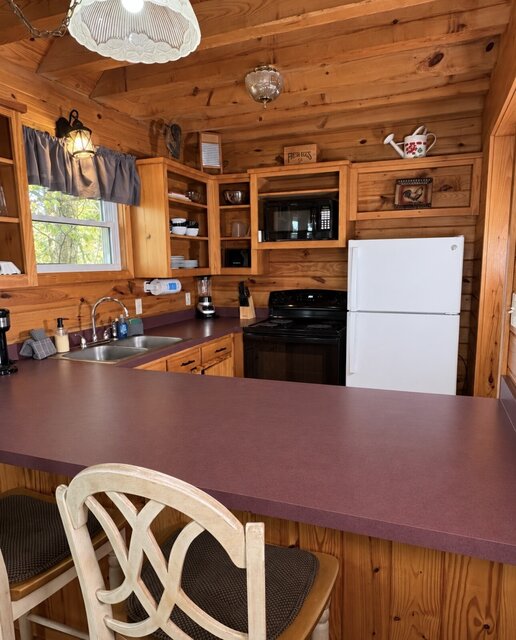 Image 4 for 06) Country Charm  (sleeps 7)
