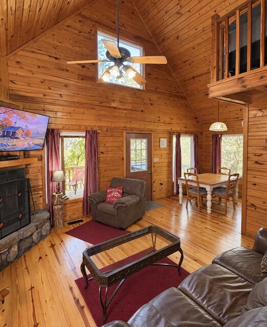 Image 2 for 06) Country Charm  (sleeps 7)