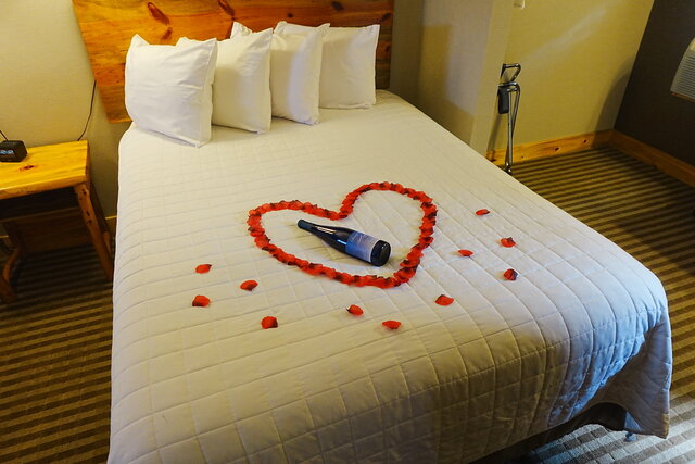 Image 2 for Romance Wine Delivery from Snowy Peaks
