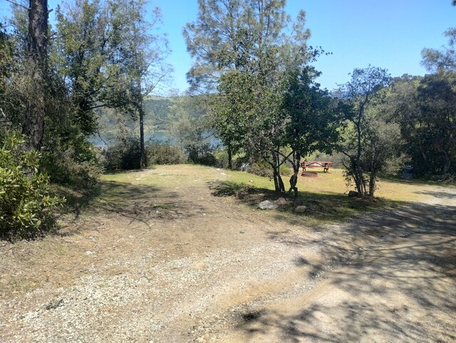 Image 6 for 06) Lakeview Campsite 6