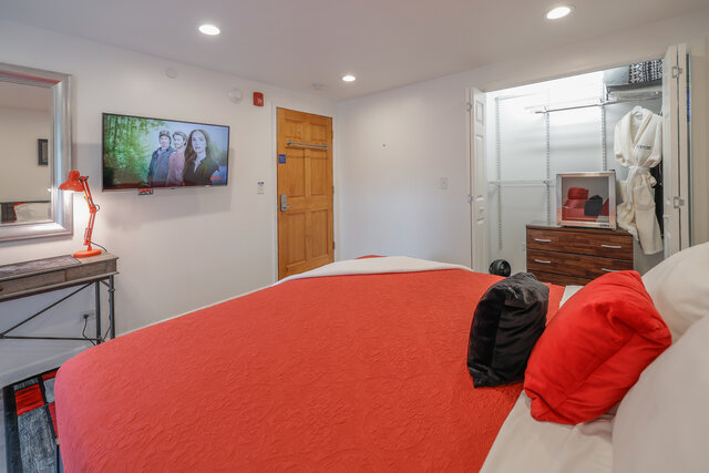 Image 4 for The Red King Room DETACHED PRIVATE Bathroom