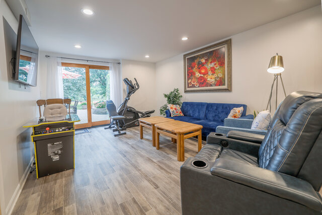 Image 18 for The Red King Room with Attached Luxury Bathroom