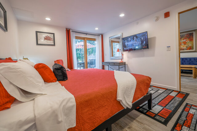 Image 2 for The Red King Room DETACHED PRIVATE Bathroom