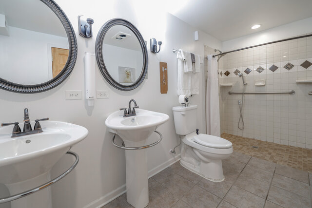 Image 8 for The Red King Room DETACHED PRIVATE Bathroom