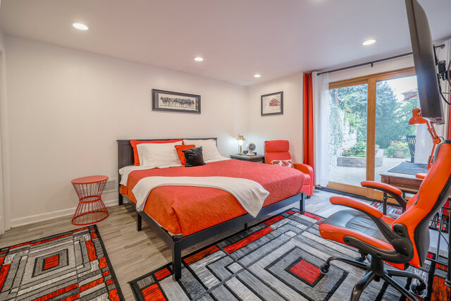 Image 1 for The Red King Room DETACHED PRIVATE Bathroom