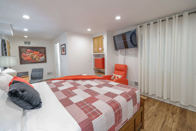 Image 4 for The Red King Room with Attached Luxury Bathroom