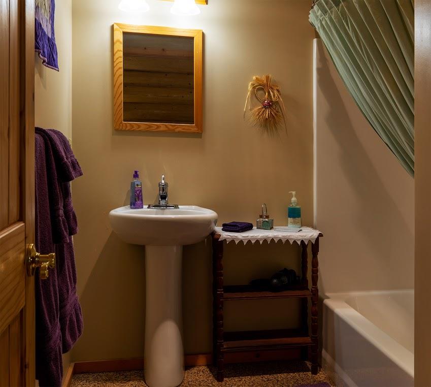 Log Spirit Bed and Breakfast in Athol, Idaho Summer Room