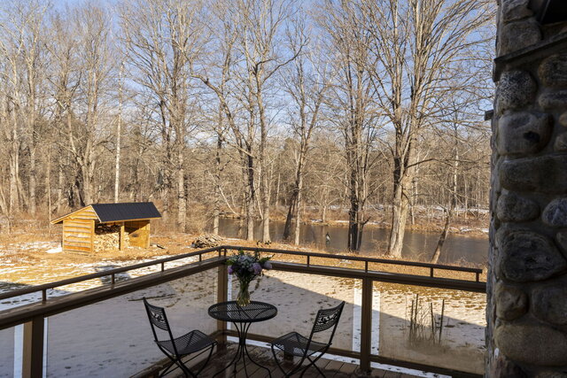 Image 10 for Room 2 King Bed, FP, River View ,Private Deck