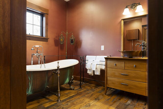 Image 5 for Room 2 King Bed, FP, River View ,Private Deck