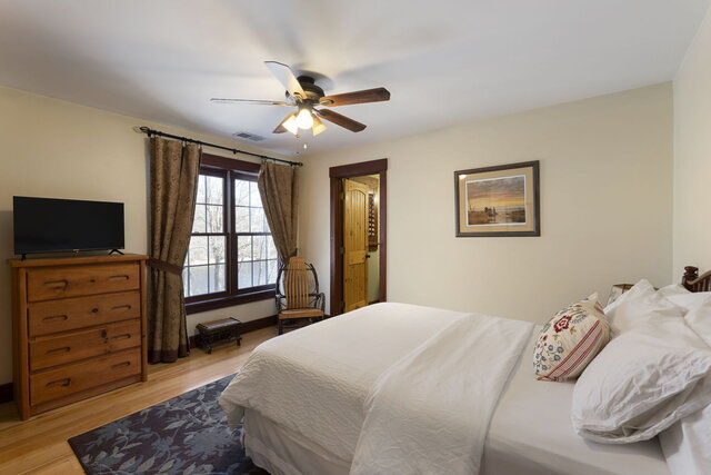 Image 1 for Room 3 Queen Bed with River View