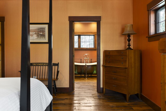 Image 3 for Room 2 King Bed, FP, River View ,Private Deck