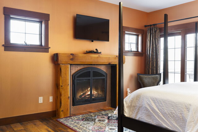 Image 4 for Room 2 King Bed, FP, River View ,Private Deck