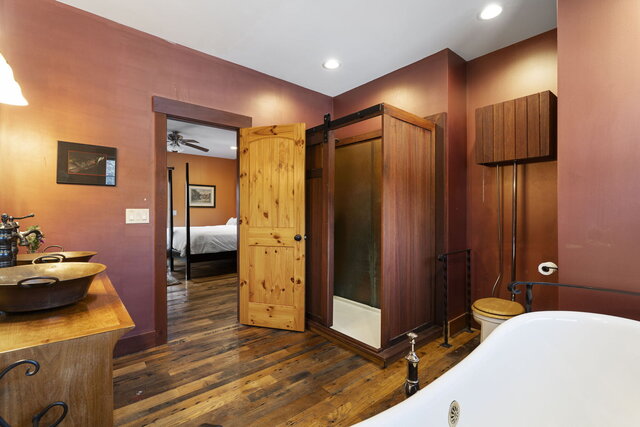 Image 6 for Room 2 King Bed, FP, River View ,Private Deck