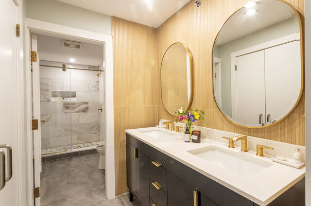 Image 4 for Harborview King Suite with Balcony