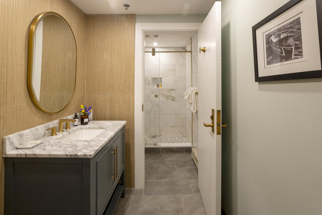 Image 4 for Harborview Deluxe King