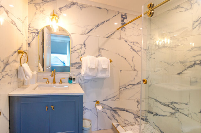 Image 3 for Junior King Suite