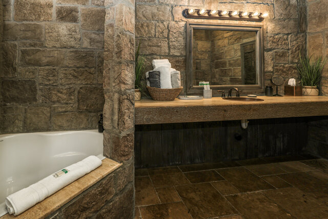 Image 3 for Room #4 King