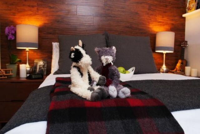 Image 2 for Room 903