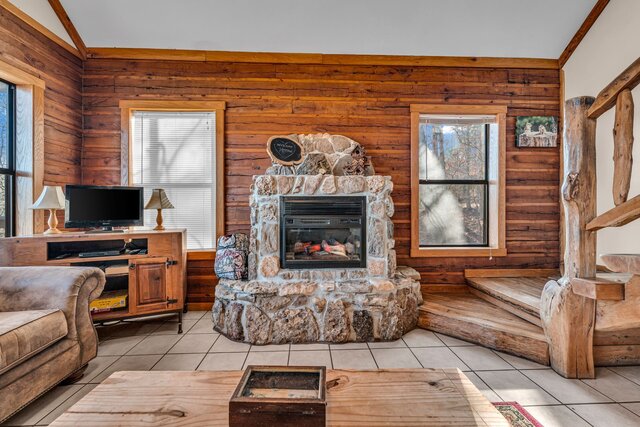 Image 5 for Mountain Log Lookout