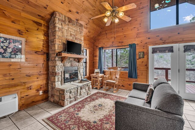 Image 4 for Treetop Loft
