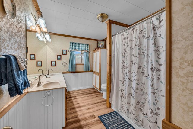 Image 10 for Falls House