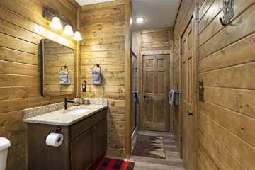 Image 7 for New Lake Lodge with Hot Tub & Games