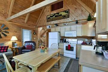 Image 9 for Little Bear Cabin w/Hot Tub