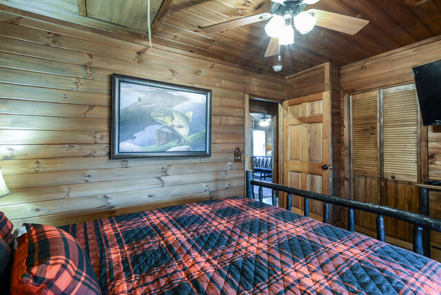 Image 16 for Cozy Branson Cabin with Hot Tub