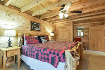 Image 10 for Little Bear Cabin w/Hot Tub