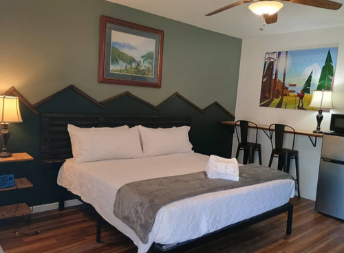 Image 1 for Mountain Laurel