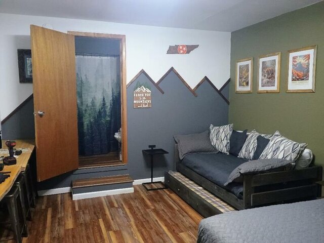 Image 5 for Honey Suckle