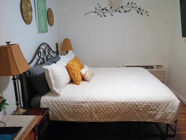 Image 2 for Lady Slipper