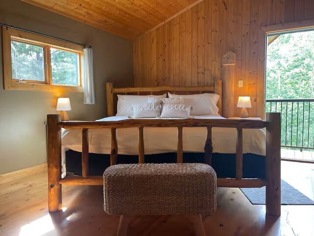 Image 8 for LO1) Lodge