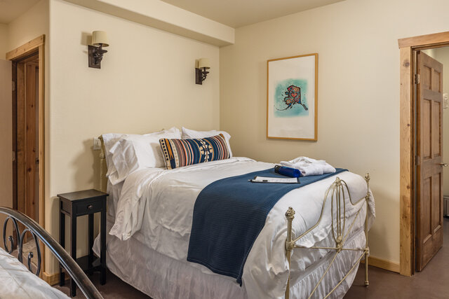 Image 4 for Grand Lodge Room 11